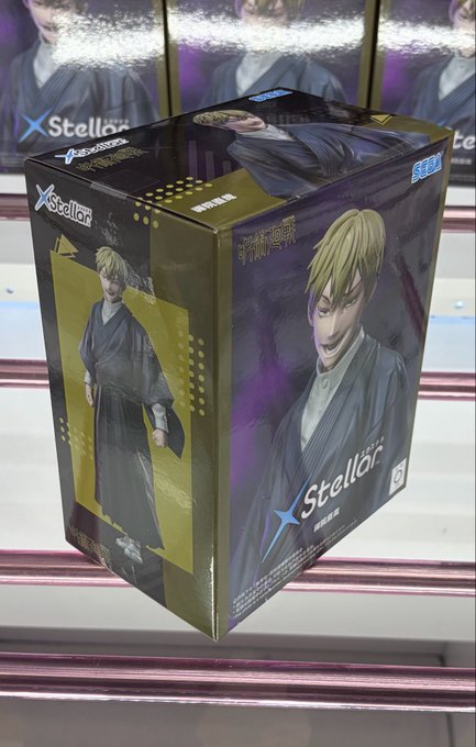 The image features a box containing a figurine of a character from StarLord, which has been placed on a pink shelf. The figurine is positioned at the top left corner of the box, with its head facing towards the right side of the frame. The background of the image is white and purple, providing a contrast to the colorful figurine. The post accompanying this image reads: "今日も今日とて、台風接近中とて スライドか奥乗せが出来そうな形に ↓ 奥乗せを選択し成功".