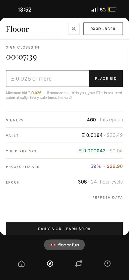 A mobile interface for 'Flooör' on flooor.fun showing a 7-minute countdown, 460 signers this epoch, a vault of Ξ0.0194 (~$36.49), and a projected APR of 59% to ~28.96.