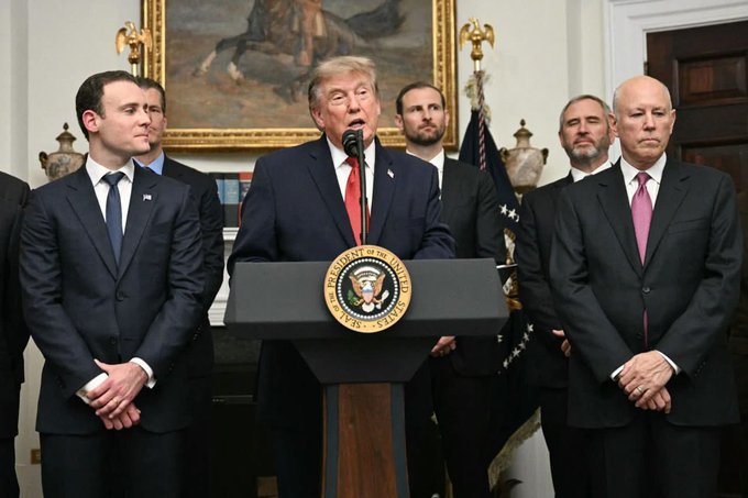 Donald Trump speaks at a podium bearing the Presidential Seal, surrounded by advisors during a formal announcement. The image serves as visual context for the accompanying post regarding his bullish statements and pro-crypto policy goals.