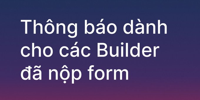 The image features a gradient blue-to-purple background with white Vietnamese text reading "Thông báo dành cho các Builder đã nộp form" (Notice for Builders who have submitted the form). This serves as an announcement header, directly supporting the post's message from The Arc Team about addressing issues with inaccurate form submissions from Builders.