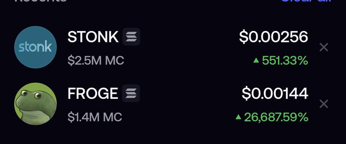 A cryptocurrency price tracking display showing STONK at $0.000256 (up 551.33%, $2.5M market cap) and FROGE at $0.00144 (up 26,687.59%, $1.4M market cap).