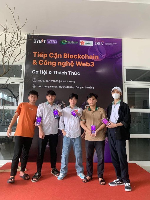 Five young men standing on a red carpet in front of a banner that reads 'Tiếp Cận Blockchain & Công nghệ Web3 - Cơ Hội & Thách Thức' (Approaching Blockchain & Web3 Technology - Opportunities & Challenges), with sponsors BYBIT, WEB3, FI Ventures, DSA, and DNC visible.