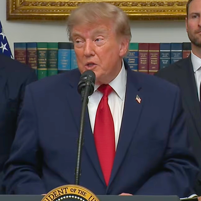 In this image, President Trump is speaking at a podium that says "PRESIDENT OF THE U.S." behind him are bookshelves. This image depicts the source of the claim that President Trump would consider accumulating Bitcoin.