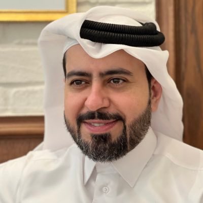 The image features a smiling man wearing traditional Gulf attire, including a white ghutra and black agal. The post appears to be a promotional crypto announcement encouraging holders of the $SDA token to retain their investment, with the man in the photo likely representing a founder, executive, or key figure associated with SidraChain and its Islamic DeFi project.