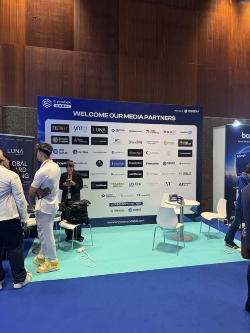 A photo taken at the CryptoHub Vietnam 2024 conference showing a 'WELCOME OUR MEDIA PARTNERS' board with various crypto and media logos, including FTXDIRECT, vtm, LUNA, Bitcub, and others.