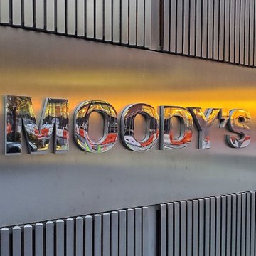 "Moody's is now putting credit ratings on-chain. On Solana. This is one of the clearest signs yet that traditional finance is moving closer to blockchain infrastructure. Some of the biggest financial institutions in the world are focusing on the rails underneath it."