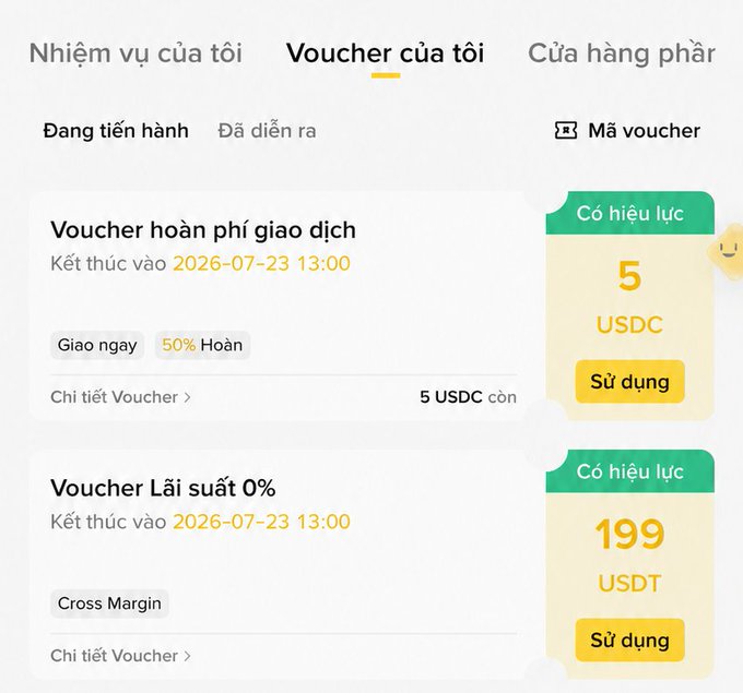 A Vietnamese cryptocurrency exchange voucher page showing two active vouchers: 5 USDC for transaction fee refund (50% rebate) and 199 USDT for 0% interest (Cross Margin), both expiring 2026-07-23.
