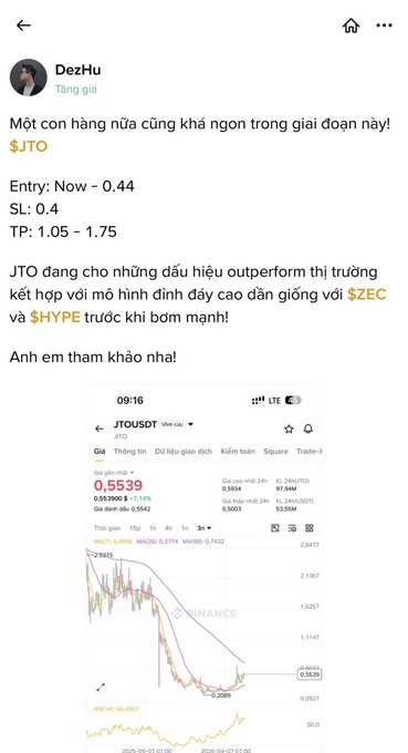 The image shows a screenshot of a social media post, possibly from a trading app like Binance Square or another cryptocurrency exchange. The post contains text written in Vietnamese that translates to "It's called class :)) Which bros are following Binance Square to scoop up all the deals $XLM $HYPE $JTO BÚUUUUUU!". The screenshot also displays a graph with a downward trend, which is likely used for analyzing stock market data or other financial trends.