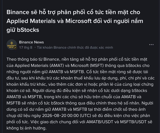 A Binance News announcement in Vietnamese stating 'Binance sẽ hỗ trợ phân phối cổ tức tiền mặt cho Applied Materials và Microsoft đối với người nắm giữ bStocks', explaining cash dividend support for AMATB and MSFTB holders, dated August 17.
