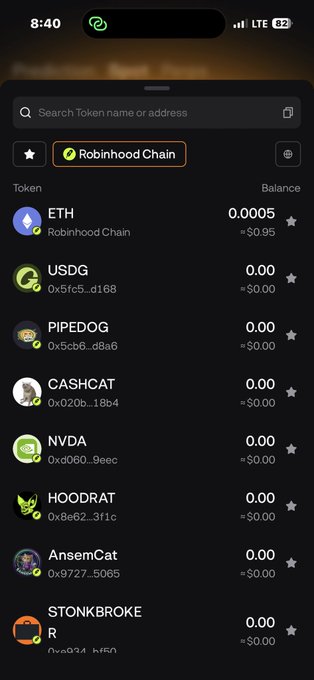 A screenshot of a Robinhood Chain wallet on BloFin shows a token list including ETH (0.0005, $0.95), CASHCAT, PIPEDOG, USDG, NVDA, HOODRAT, AnsemCat, and STONKBROKER, all with zero balances except for a small amount of ETH. The post references buying $CASHCAT and other Robinhood memes, but the screenshot shows the CASHCAT balance is 0.00, suggesting the user hasn't purchased it yet in this wallet.