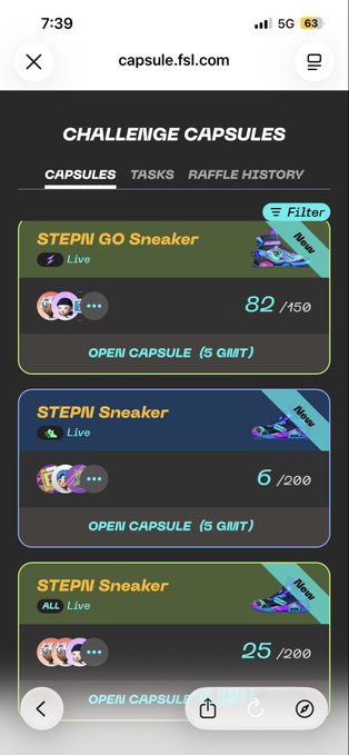 The image shows a phone screen displaying information about a challenge capsules app, which has three different types of capsules available for users to choose from. The user can select their preferred capsule type by pressing buttons on the screen. The app also provides details such as the capsules' names and the number of points they are worth. Additionally, there is an option to view the capsules' history or filter them based on specific criteria like "open" or "closed."