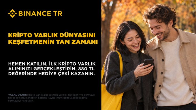 The image shows a Binance TR advertisement featuring a smiling young couple looking at a smartphone together outdoors, alongside promotional text in Turkish announcing an 880 TL gift voucher for first-time cryptocurrency buyers, directly tying the relatable everyday moment of mobile phone use to the campaign's invitation to start exploring crypto assets.