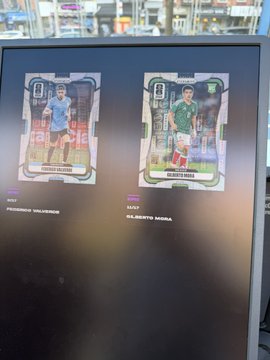 Two virtual soccer player cards displayed on a screen, showing 'Mendy' (Manchester City) and 'Renato Sanches' (Real Madrid) with their respective ratings.