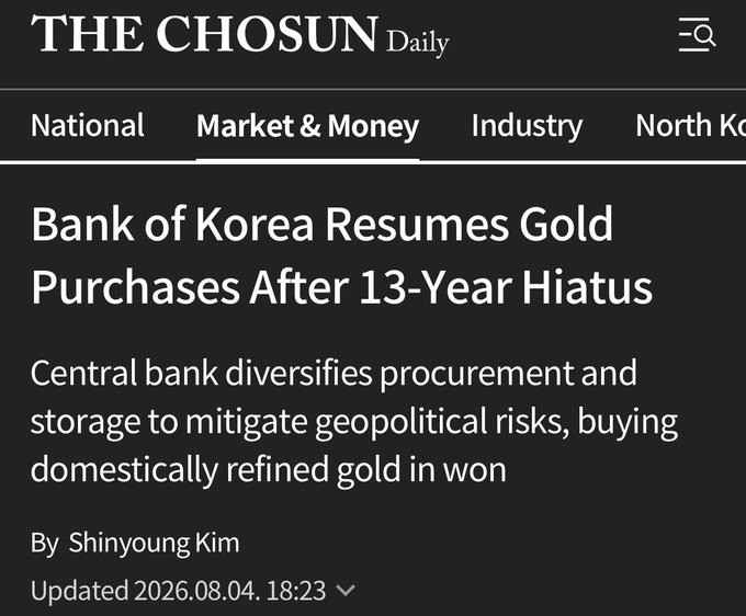 A news article from THE CHOSUN Daily with the headline 'Bank of Korea Resumes Gold Purchases After 13-Year Hiatus' by Shinyoung Kim, dated 2026.08.04.