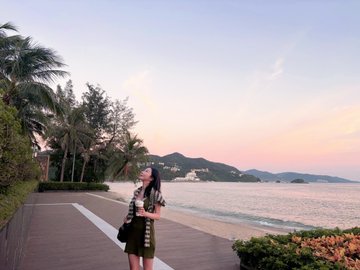 A woman enjoys a scenic sunset by the beach, seemingly unaffected by the accompanying post's financial jargon about "7709 Total Failure" and a "50% buyback" that's "still dropping."