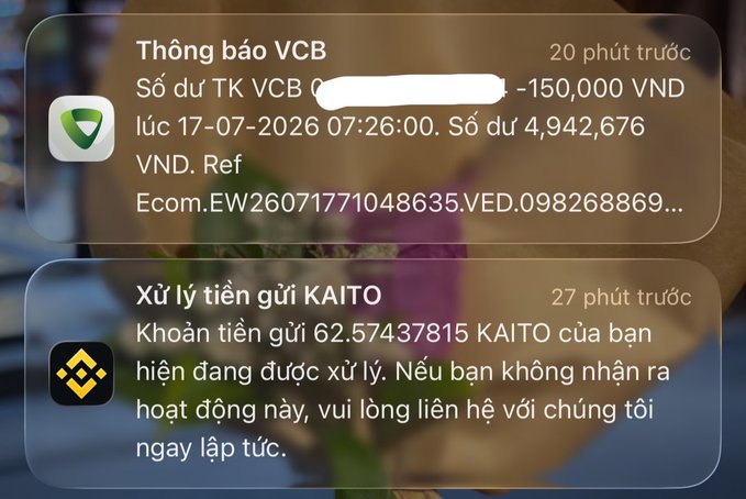 Vietnamese smartphone notifications from VCB showing a -150,000 VND transaction and a Binance alert about a pending 62.57437815 KAITO deposit.