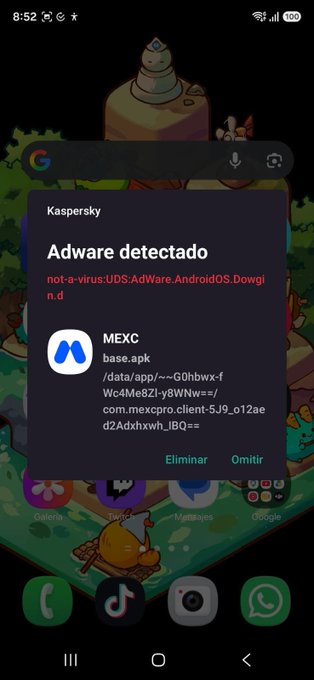 A mobile screenshot showing a Kaspersky 'Adware detectado' notification identifying 'not-a-virus:UDS:AdWare.AndroidOS.Dowgin.d' in the MEXC base.apk file, with options 'Eliminar' and 'Omitir' in Spanish.