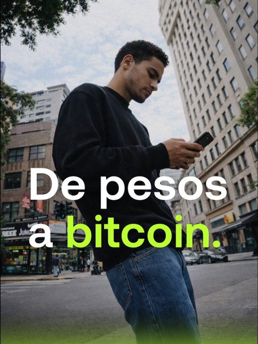 A marketing image showing a man looking at his phone on a city street, overlaid with the text 'De pesos a bitcoin.' with 'bitcoin' highlighted in green.