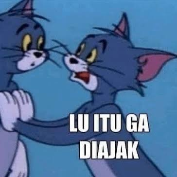 Two animated tomcats are grabbing each other by the face in a scuffle, with the caption "LU ITU GA DIAJAK" (Indonesian slang meaning "he wasn't invited" or "nobody asked him"). The meme humorously conveys that, amid others celebrating their profits, this cat is mindlessly arguing or fighting uninvited—poking fun at someone who inserts themselves into a situation that doesn't concern them.