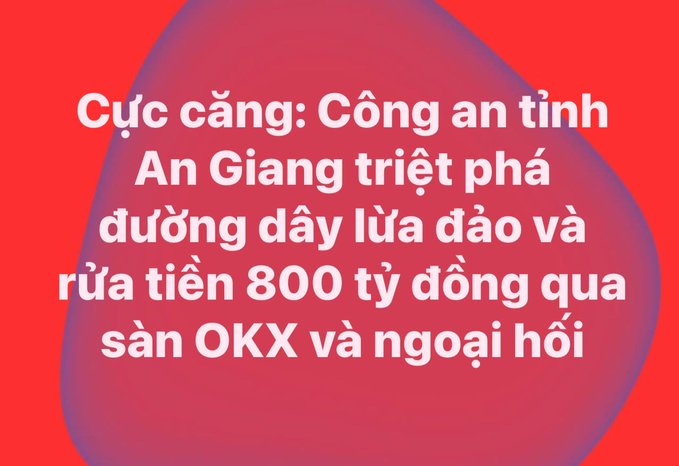 Vietnamese headline on a red background: "Cực căng: Công an tỉnh An Giang triệt phá đường dây lừa đảo và rửa tiền 800 tỷ đồng qua sàn OKX và ngoại hối" (Tense: An Giang province police dismantle a fraud and money laundering ring of 800 billion VND through OKX exchange and forex).