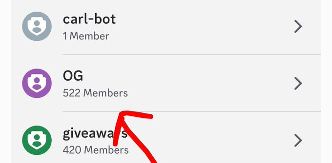 A screenshot of Discord community categories shows 'carl-bot' (1 Member), 'OG' (522 Members), and 'giveaways' (420 Members), with a red arrow pointing toward the giveaways section.