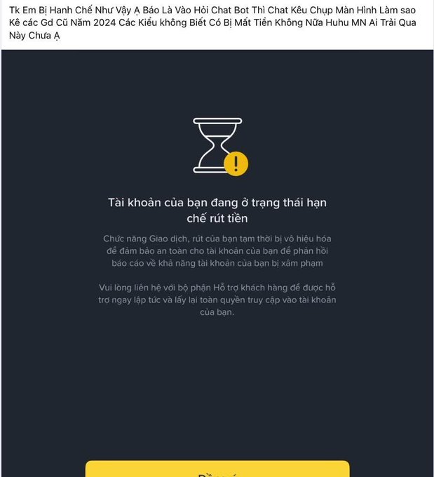 A Vietnamese-language screen showing an hourglass icon with a warning symbol, stating 'Tài khoản của bạn đang ở trạng thái hạn chế rút tiền' (Your account is in a restricted withdrawal state).