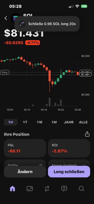 The image displays a phone screen showing an online trading application with information about cryptocurrency prices, including Bitcoin and other cryptocurrencies. The app shows various indicators such as gains, losses, and price trends over time. On the right side of the screen, there is text in another language that seems to be related to the financial aspect of the trading process or a particular trading strategy.