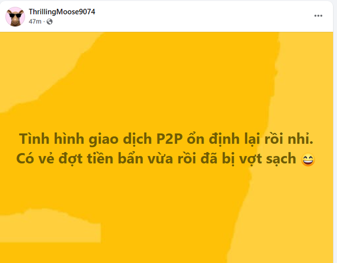 A social media post in Vietnamese on a yellow background that reads 'Tình hình giao dịch P2P ổn định lại rồi nhi. Có vẻ đợt tiền bẩn vừa rồi đã bị vớt sạch 😋' from user ThrillingMoose9074.