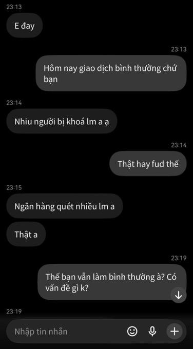 A screenshot of a dark-themed messaging app conversation in Vietnamese between 'E day' and another person, discussing everyday transactions and commenting on how others appear more tired than the sender.