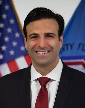Circle President Heath Tarbert, pictured here, is quoted in the accompanying post highlighting how ultra-low USDC fees of one ten-thousandth of a penny will enable AI agent-to-agent commerce.