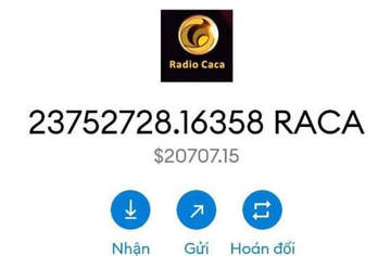 The image displays a cryptocurrency wallet interface showing a balance of "23752728.16358 RACA" (valued at $20707.15) for "Radio Caca" token, with Vietnamese action buttons labeled "Nhận" (Receive), "Gửi" (Send), and "Hoán đổi" (Swap). This screenshot illustrates the massive RACA token holdings being discussed in the post about gains and losses in altcoin trading.