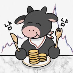 A cute cartoon cow happily eating a stack of pancakes with the text "ㄴㅇㅈ" (meaning "true") on both sides, with its tongue sticking out and holding a fork and spoon. The image reflects the post's theme of looking back on missed opportunities in crypto trading and airdrops—contentedly "eating up" chances that others used to change their lives, despite the work put in.