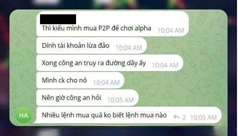 A chat screenshot in Vietnamese shows a conversation where one person offers to buy P2P Alpha coins, and the other declines, stating they will only buy commands, not flowers.
