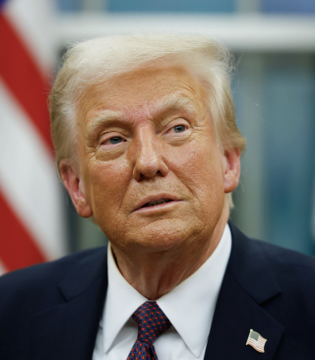 This image shows Donald Trump, whose company, Trump Media, has canceled a treasury deal with Crypto.com, a cryptocurrency platform whose ticker symbol is CRO. The accompanying text explains the cancellation was due to market saturation.