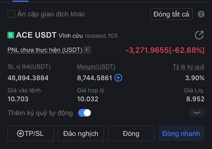 The image shows a computer screen displaying a financial dashboard with information about an online stock trading platform, Ace USDT. The visual representation of the stock trading data includes prices for various stocks at different times and intervals. A message is also visible on the screen, stating "Năm 1972 long giúp Jet xem hồi xưa cũng đoán cảrồi", which indicates that this information has been successfully inputted or processed by users.