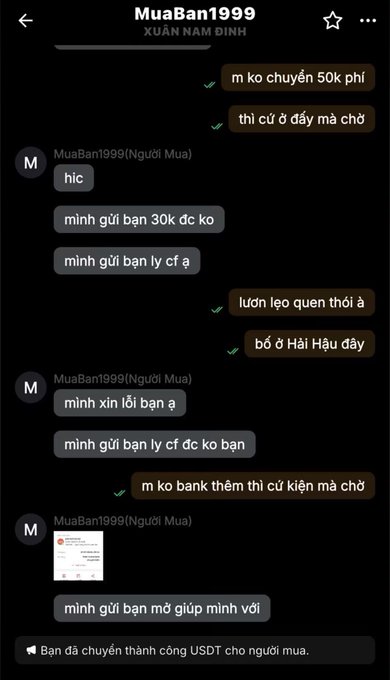 A Vietnamese Facebook Messenger chat screenshot titled "MuaBan1999" (XUAN NAM DINH) showing a user named MuaBan1999 insisting on transferring 50k then changing to 30k, while the seller stands firm against accepting incorrect payments, ending with a bank transfer receipt and a note "Bạn đã chuyển thành công USDT cho người mua." The conversation illustrates a P2P trader attempting to dispute a transaction with a stubborn seller who refused to release USDT without correct payment.