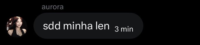 A dark-themed chat message screenshot from a user named 'aurora' reading 'sdd minha len' sent 3 minutes ago.