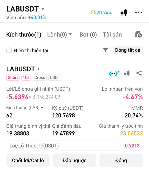 The image shows a phone screen displaying information about cryptocurrency trading. The main focus of the image appears to be an overlay containing information about two Bitcoin transactions - one from LabusDT being listed as short for 10x, while the other from USDT is marked down by -6.99%. Additionally, there are price updates available in both languages: English and French. A button on the screen also displays a social media icon along with an option to like posts or comments.