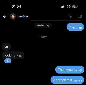 The image shows a screenshot of a mobile messenger conversation with user "se," featuring timestamps "Yesterday" and "Today," messages reading "yo," "looking" (sent at 0:28), and replies "Thankyou" (17m) and "Appreciate it" (14m), with read receipts visible at 19:48. This illustrates the post's point about a billion-dollar crypto project's co-founder personally responding to user DMs with humility and attentiveness.
