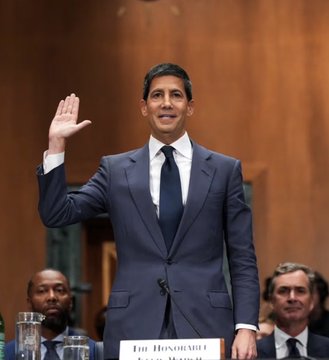 In the image, a man dressed in a suit and tie stands at a podium during a press conference, raising his hand as if he has just given an order or made a statement. The room appears to be a courtroom setting with a wooden panel visible behind him. There are several people present in the scene, including other individuals standing around the room and one person sitting on a chair near the front of the room.

The post that reads "The first pro Bitcoin Federal Reserve Chairman Kevin Warsh will have his first news conference today?". This suggests that the man speaking at the podium is likely addressing an important topic related to cryptocurrency or the economy, as it is not common for central banks to directly engage with cryptocurrencies like Bitcoin. The presence of multiple people in the room and the formal setting indicate that this event may be a significant occasion or a high-profile announcement.