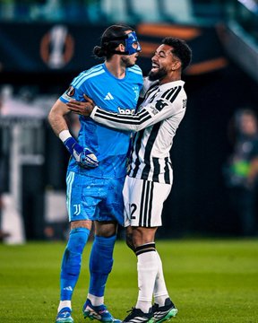 Juventus players, including #2 and a goalkeeper, embrace on the pitch after a match, celebrating a victory that likely contributed to a bettor cashing in on a 6-leg parlay for over $1.1M on Stake.