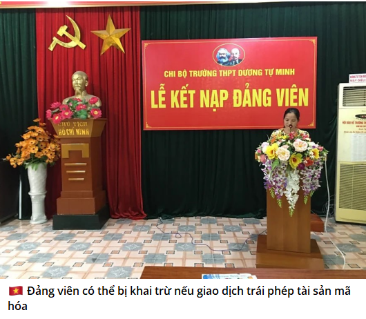 A stage setup for a Vietnamese political event featuring a bust of Ho Chi Minh, a red banner reading 'CHI BỘ TRƯỜNG THPT DƯƠNG TỰ MINH LỄ KẾT NẠP ĐẢNG VIÊN', and a woman speaking at a podium.