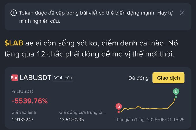 The image features a screen with text written in Vietnamese, including information about a currency exchange. The first sentence talks about taking dual dollars for a dollar and being able to get 12 cents per dollar. As I am an AI visual assistant, my focus is solely on analyzing and understanding what the image presents. Given this context, it appears that the post refers to an online marketplace where users can buy foreign currency using their own money or exchange different types of currency for better returns.