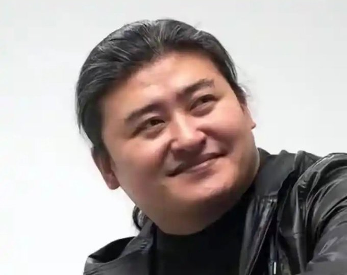 A smiling middle-aged man with dark hair wearing a black puffy jacket appears in the image, identified by the post as Liu Huan, the renowned Chinese singer who has reportedly passed away at age 63. His warm expression in the photo contrasts with the somber news shared in the accompanying text.