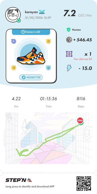 The image features a screenshot of an app with a blue background, displaying information about the runner's progress during their run. The main elements include a graph showing distance traveled over time, a table detailing running details such as name, age, gender, weight, and shoe size, and steps taken and calories burned in addition to other health-related data like heart rate and walking pace.