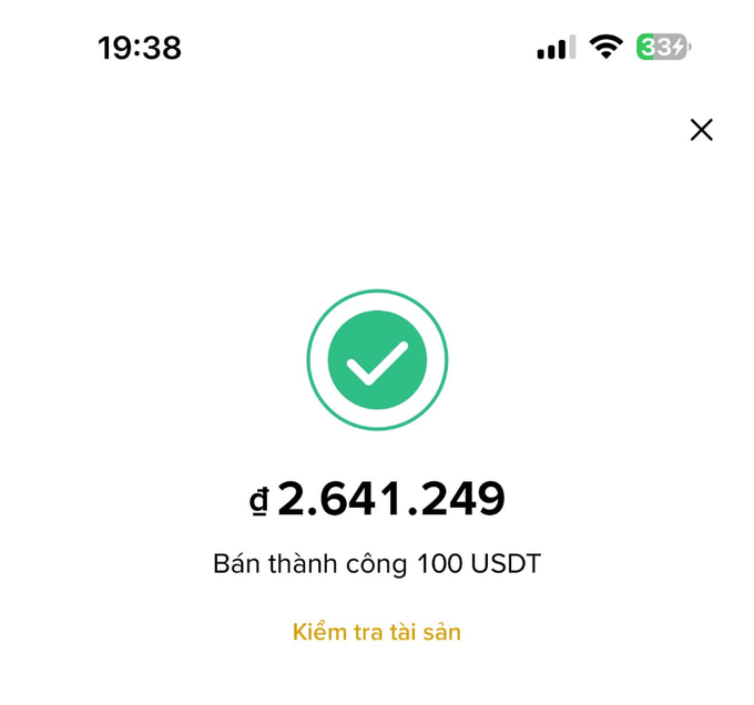 A Vietnamese mobile app success screen showing a successful USDT sale with ₫2.641.249 received and the text 'Bán thành công 100 USDT' (Sold successfully 100 USDT).