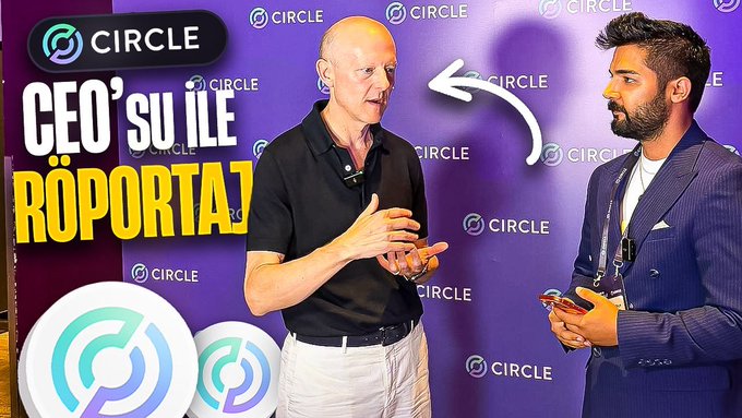 Two men converse at a branded "CIRCLE" backdrop, with the older man on the left (identified by an arrow as Circle CEO Jeremy Allaire) speaking while the younger man on the right, in a blue blazer, holds a phone during the interview. The overlay text "CEO'SU İLE RÖPORTAJ" (Turkish for "Interview with the CEO") and the YouTube link correspond to the post's description of their conversation at the Istanbul event about stablecoins and Turkey's role in the crypto ecosystem.
