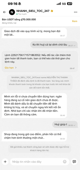 Mobile screenshot of a Vietnamese-language chat conversation with user 'NHANH_SIEU_TOC_247' discussing an order worth đ70,000,000 and providing bank transfer details.