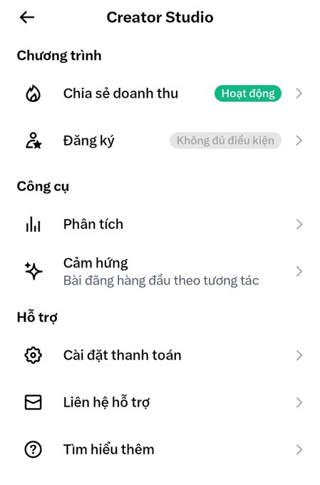 A screenshot of the TikTok Creator Studio menu in Vietnamese, showing options like 'Chia sẻ doanh thu', 'Đăng ký', 'Phân tích', and 'Cài đặt thanh toán'.
