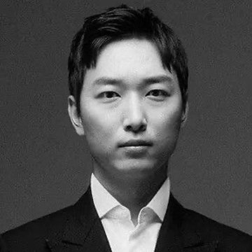 The image features a man wearing a suit jacket and tie, standing against a black background. The caption of the image reads "MASSIVE: The world'S highest-IQ record holder, YoungHoon Kim, says I WILL BRING THE $XRP BULL RUN TO THE WORLD." This statement is related to the post because it references the man's IQ and his potential involvement in the cryptocurrency market.